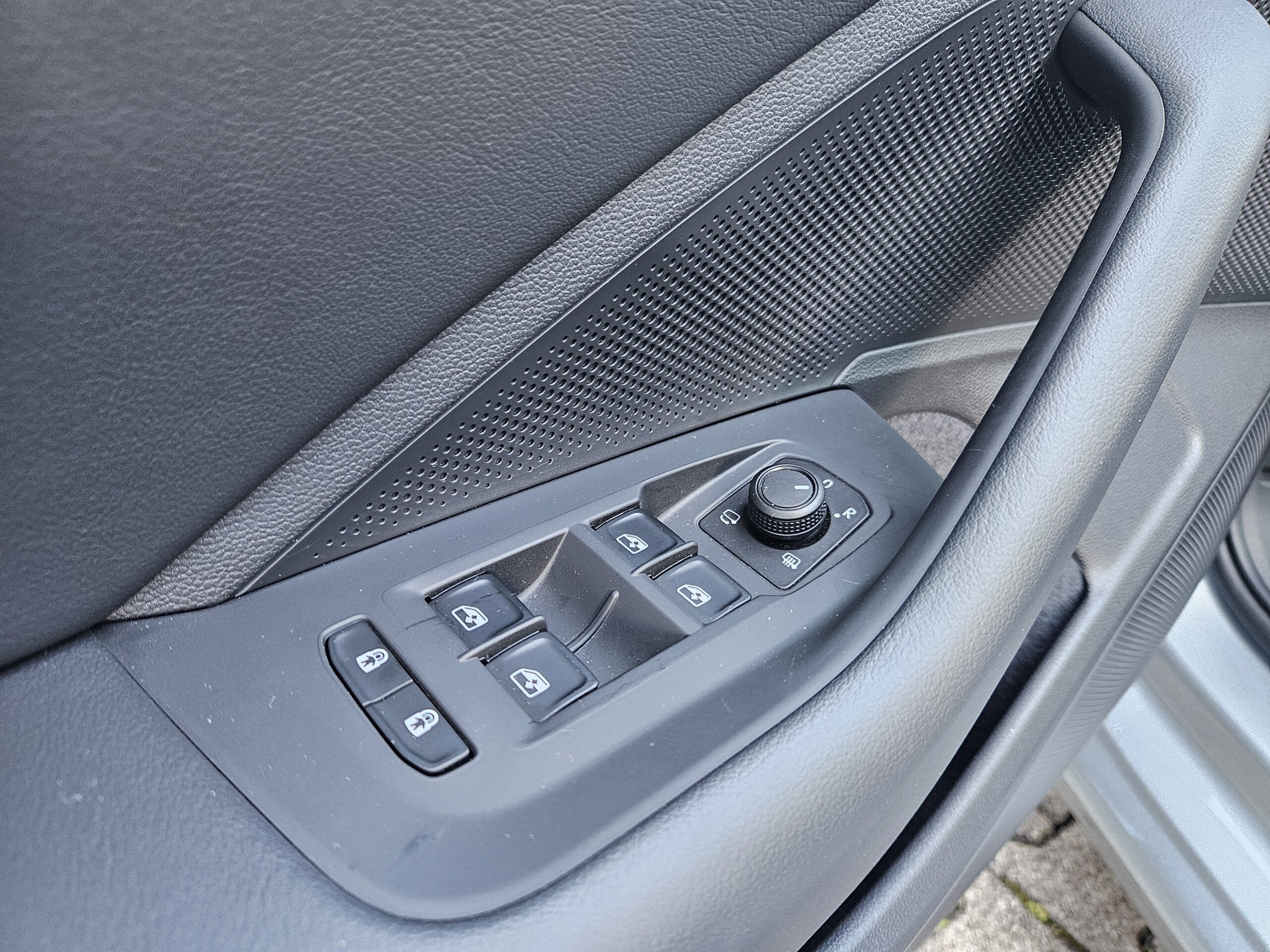 VW Passat 2.0 Tdi 122cv DSG - immagine 10