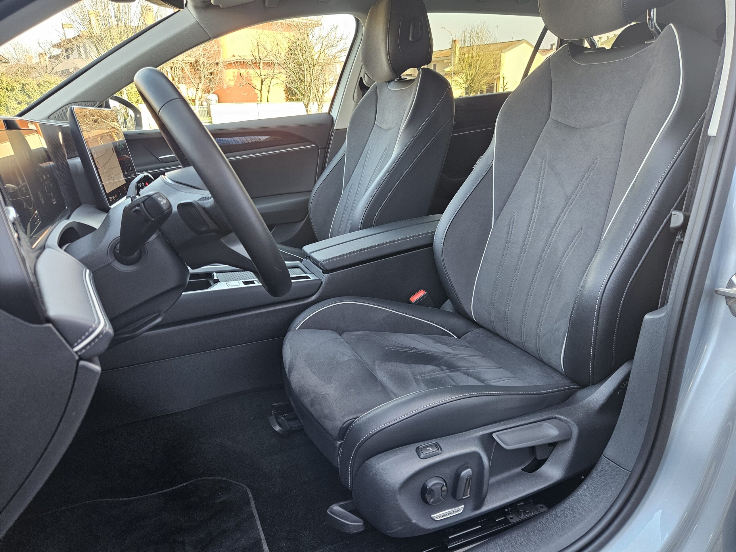 VW Passat 2.0 Tdi 122cv DSG - immagine 14