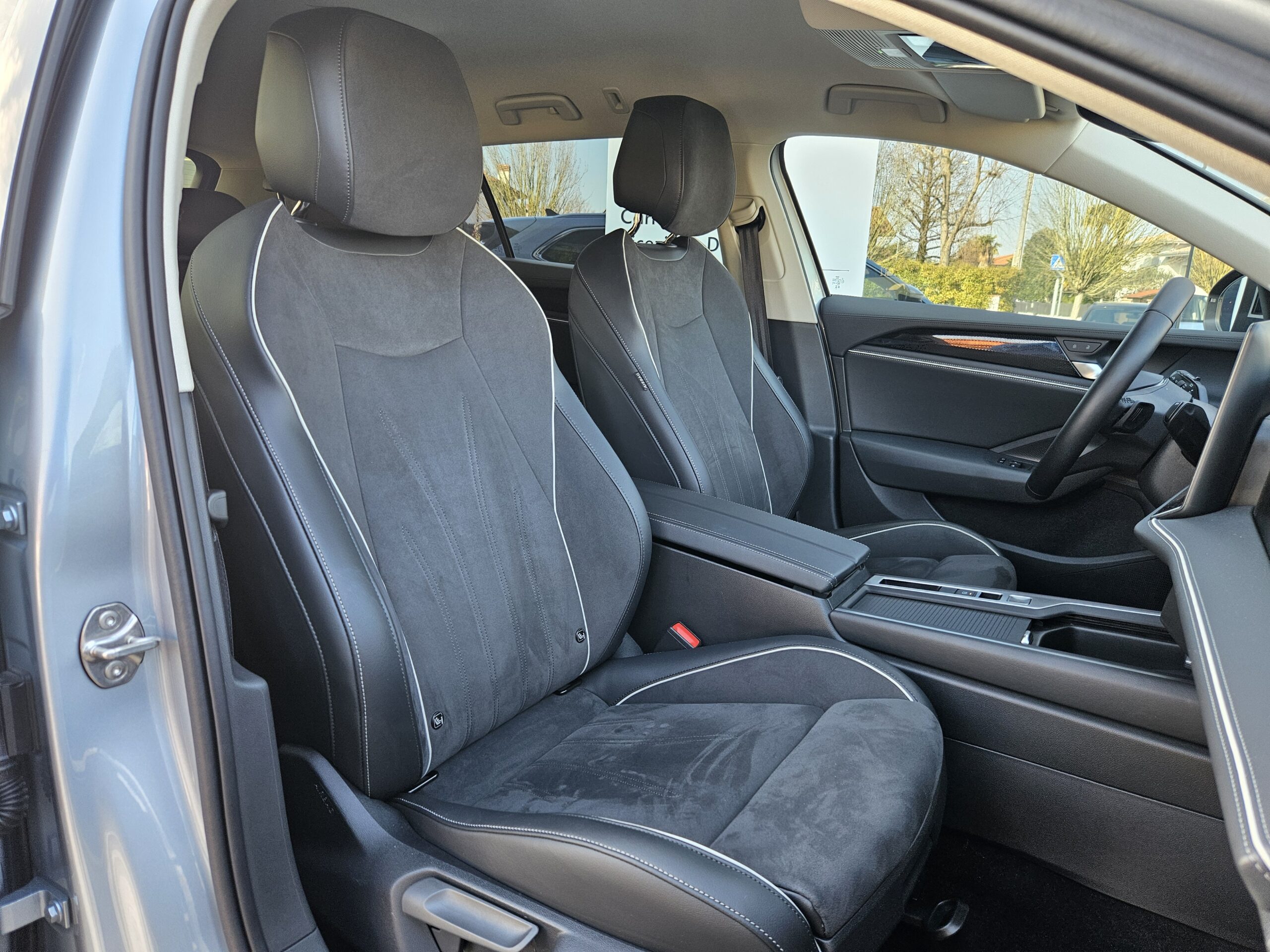 VW Passat 2.0 Tdi 122cv DSG - immagine 15