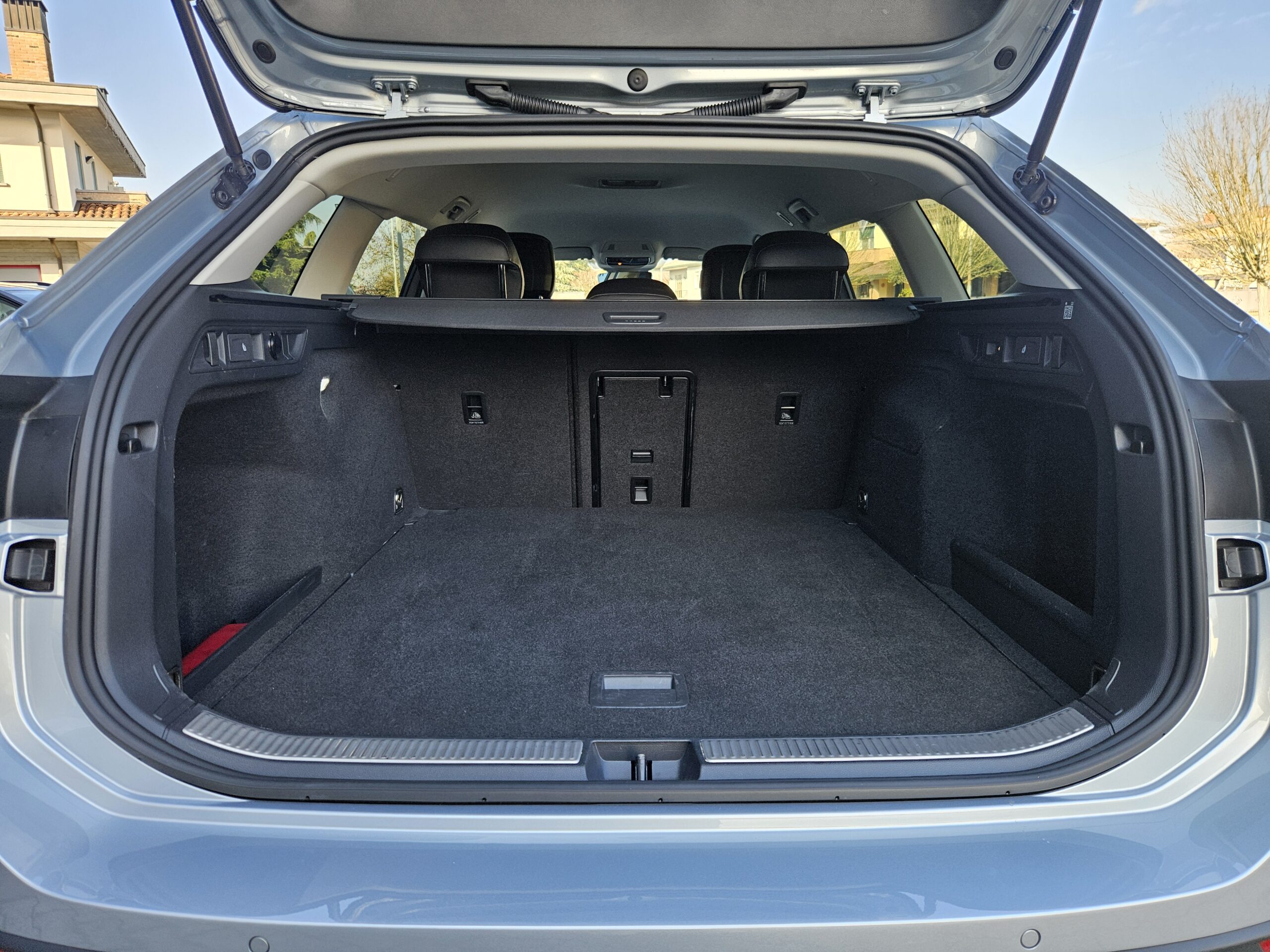 VW Passat 2.0 Tdi 122cv DSG - immagine 19